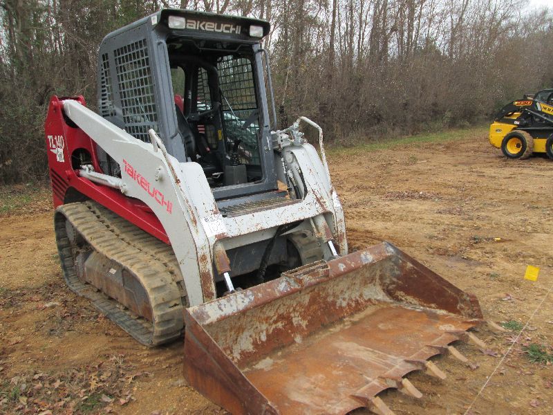 TAKEUCHI TL140 SKID STEER LOADER, S/N 2145910, GP BUCKET, TRACK TYPE
