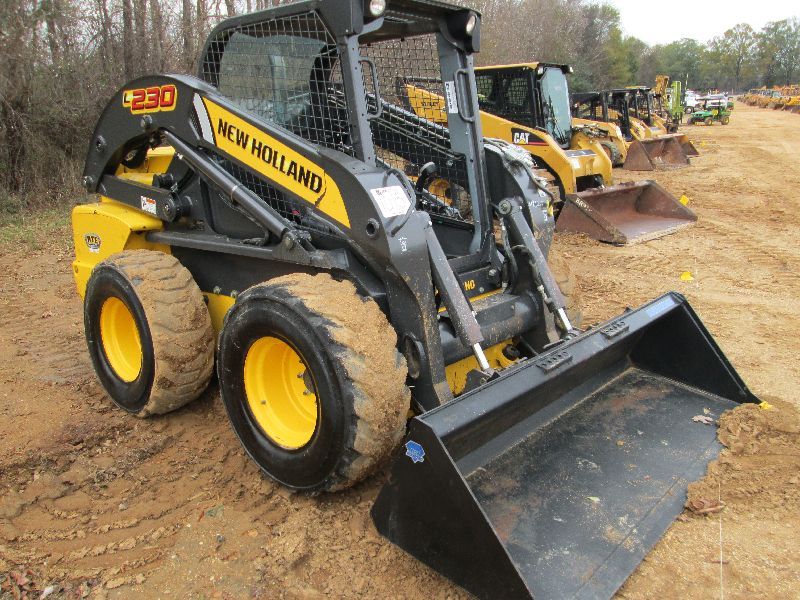 NEW HOLLAND L230 SKID STEER LOADER, S/N NCM449623, (12 yr) GP BUCKET