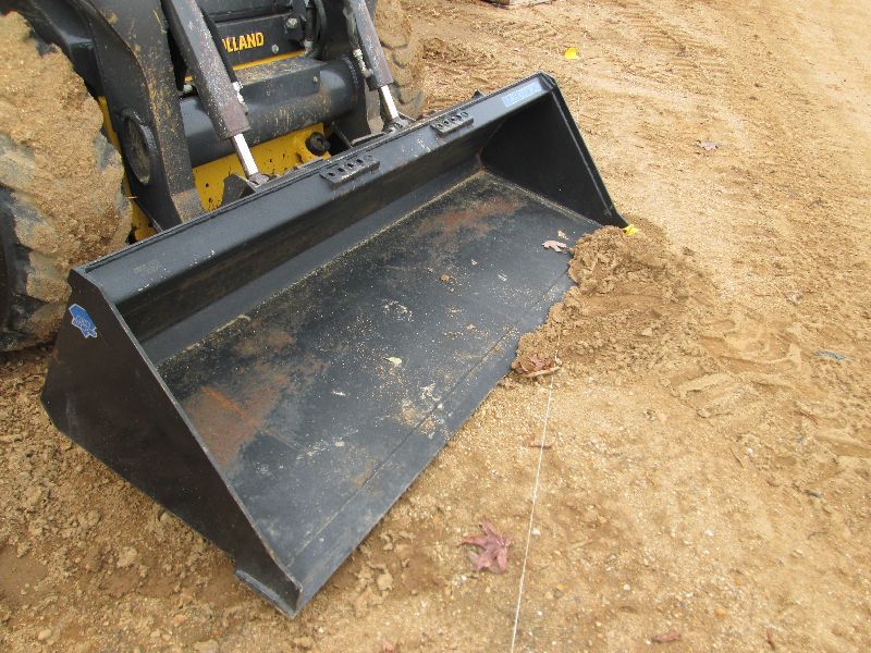 NEW HOLLAND L230 SKID STEER LOADER, S/N NCM449623, (12 yr) GP BUCKET