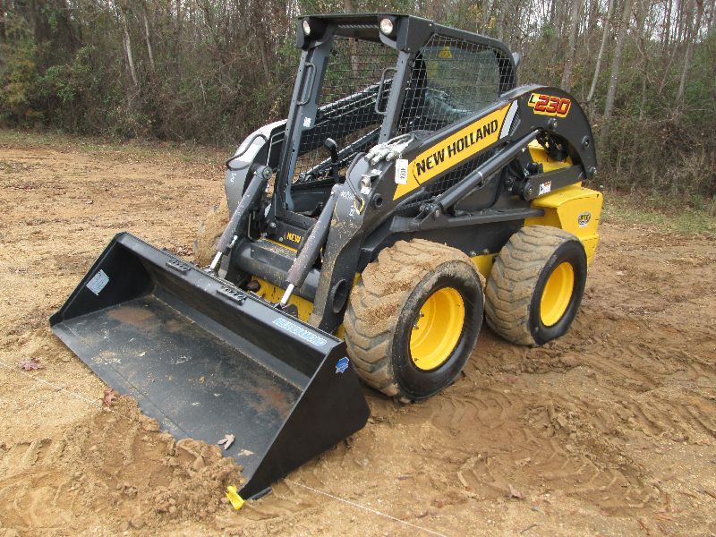NEW HOLLAND L230 SKID STEER LOADER, S/N NCM449623, (12 yr) GP BUCKET
