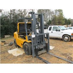 CAT DP40 FORKLIFT, S/N 3CN00289, DUAL STAGE, 8,000# CAP, DIESEL ENG, SIDE SHIFT FORKS, METER READING