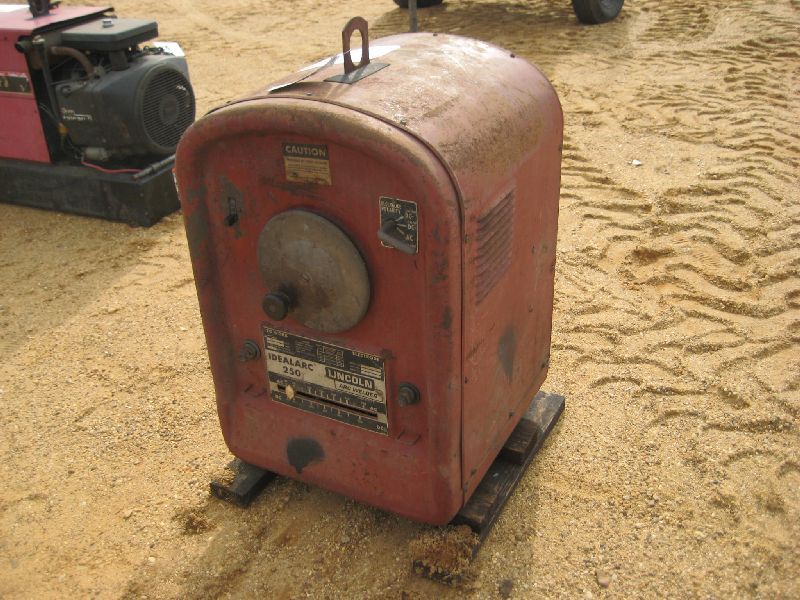 LINCOLN IDEALARC 250 CRACKER BOX WELDER