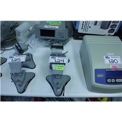 PAIR OF SUCTION BENCH VICE