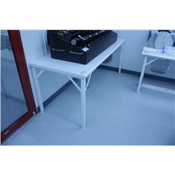 WHITE LABORATORY BENCH
