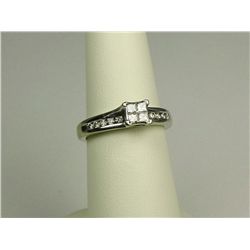 Elegant 10K White Gold Ladies Ring