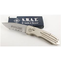 Lot of 5 Smith & Wesson Extreme Ops Knives