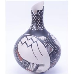 Signed Yvonne Olivas Mata Ortiz Pot