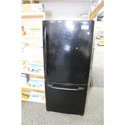 GE BLACK REFRIGERATOR/FREEZER - COMES W/ICE MAKER
