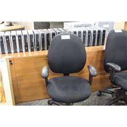 BLACK MID BACK MULTI-LEVER TASK CHAIR