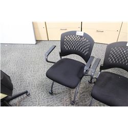 BLACK MOBILE CLIENT CHAIR
