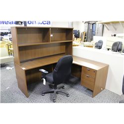 CHESTNUT CORNER WORKSTATION C/W HUTCH