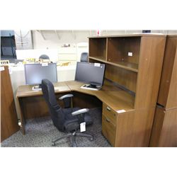 CHESTNUT CORNER WORKSTATION C/W HUTCH