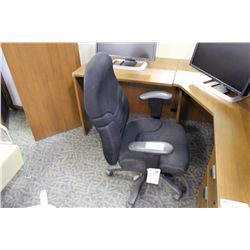 BLACK FABRIC MID-BACK TILTER CHAIR