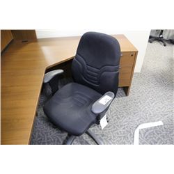 BLACK FABRIC MID-BACK TILTER CHAIR