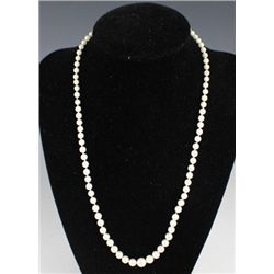LADIES GRADUATED PEARL NECKLACE W/ 14K CLASP