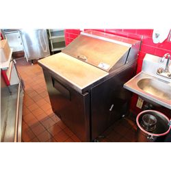 TRUE REFRIGERATED  27 1/2" SANDWICH  PREP TABLE