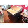 Image 1 : TRUE REFRIGERATED  27 1/2" SANDWICH  PREP TABLE
