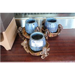 3 CERAMIC DECOR ITEMS