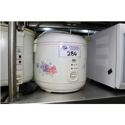 WHITE RICE COOKER