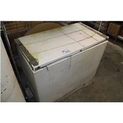 CHEST FREEZER