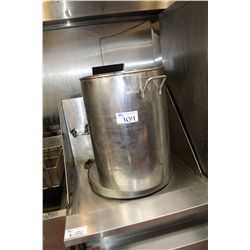 LARGE STOCK POT