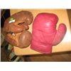 Image 1 : VINTAGE BOXING GLOVES - BROWN(2) RED (1)