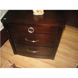 MAOGANY 3DR END TABLE