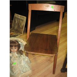 SMALL WOOD FOLDING CHAIR