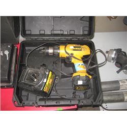 DEWALT CORDLESS DRILL, BATTERY & CHARGER