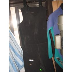 WET SUIT - BLACK