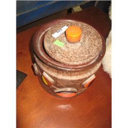 CLAY POT WITH LID