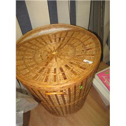 WICKER HAMPER WITH LID