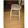 Image 1 : VINTAGE STOOL