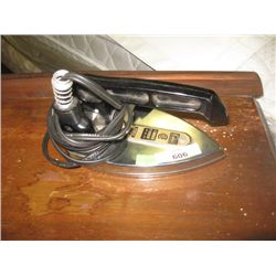 VINTAGE ELECTRIC TRAVEL IRON