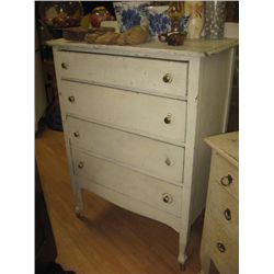 VINTAGE 4 DR DRESSER