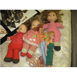 LOT OF DOLLS