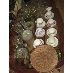 LOT OF GLASSWARE