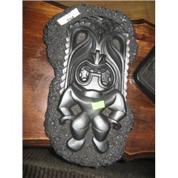 BLACK ORNAMENT FIGURE