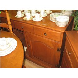 MAPLE CHINA HUTCH