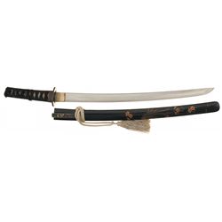 Signed Shinto Production Wakizashi with Finely Lacquered Saya