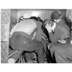 Weegee,paddywagon Manhatten,18 x 23,2 cm,bromideprint, €1.800-1.900...