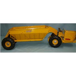 MODEL TOYS belly dump trailer w/ tractor, yellow, 25”L