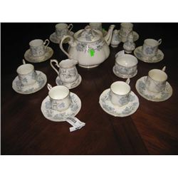 ROYAL ALBERT - SILVER MAPLE SERIES - 23 PCTEA CUPS ROYAL ALBERT - SILVER MAPLE SERIES - TEA CUPS & S