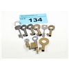 Image 1 : 9 vintage padlock keys