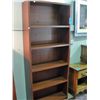 Image 1 : 6F tall contemporary bookshelf