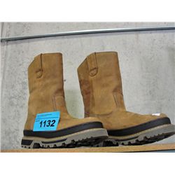 Pair of shinook leather boots