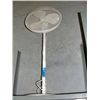 Image 1 : White floor model oscillating fan