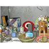 Image 1 : Shelf lot of collectables and decorative househol