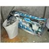 Image 1 : Solar power garden light set and a shower spa