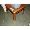 Image 1 : small oak side table